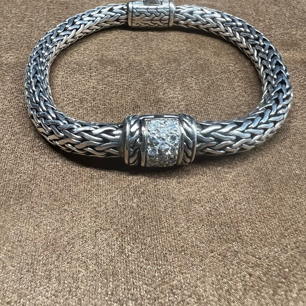 Elegant Silver Bracelet with Crystal Accents